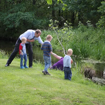 אורחן Hovborg Kro הובבורג